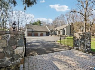 11 Carlough Rd, Upper Saddle River, NJ 07458