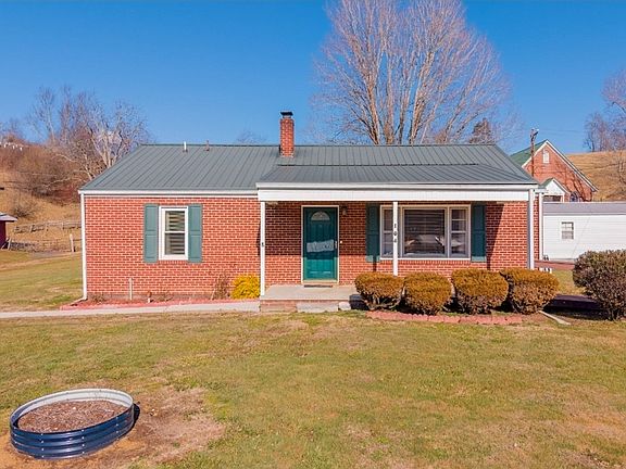 2nd image of 104 Pioneer Rd