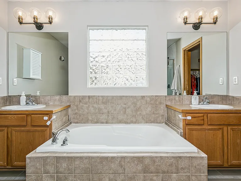 864 S Sunset Cir — Photo 17