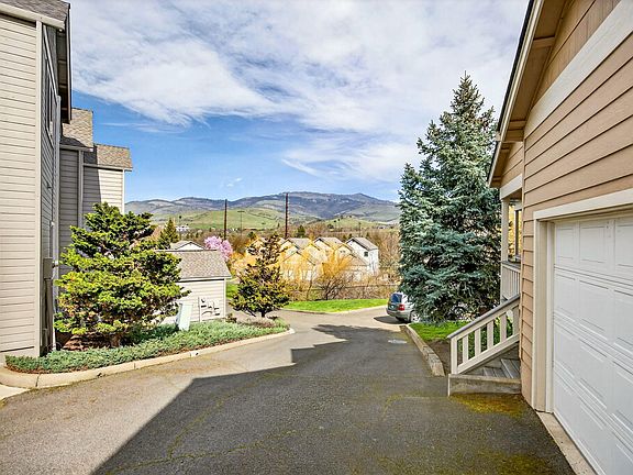 2nd image of 485 Larkspur Ln