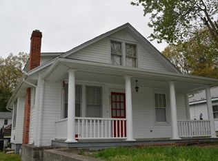 811 W Osborn Rd, Farmville, VA 23901