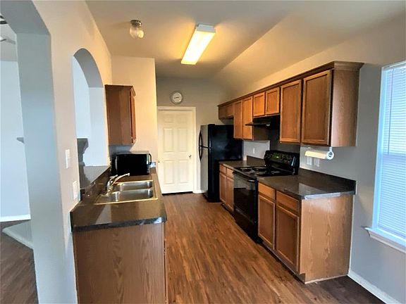 4th image of 209 Angelina Dr