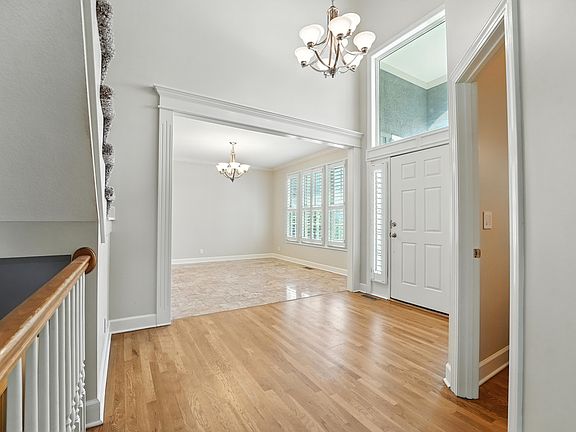 5th image of 15500 Canterbury St