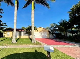121 Martin Cir, Royal Palm Beach, FL 33411