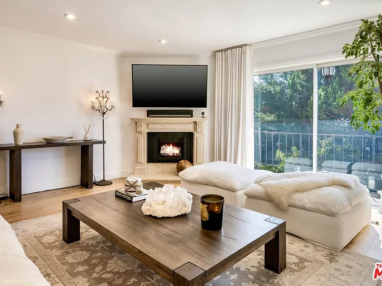 2385 Roscomare Rd #D3 — Photo 4