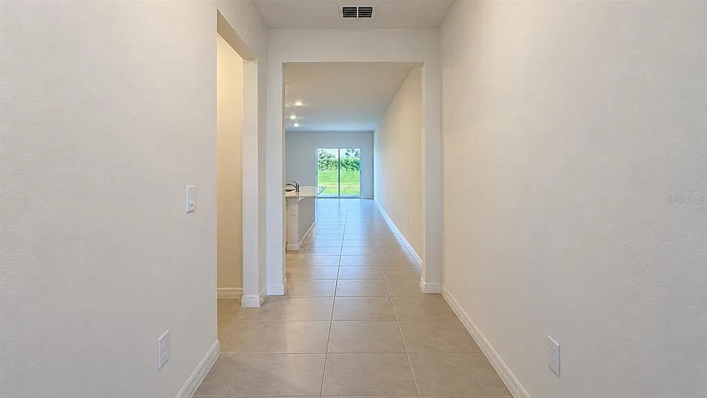 3 bed, 2.5 bath, 1747 sqft, $2,390 — Photo 3