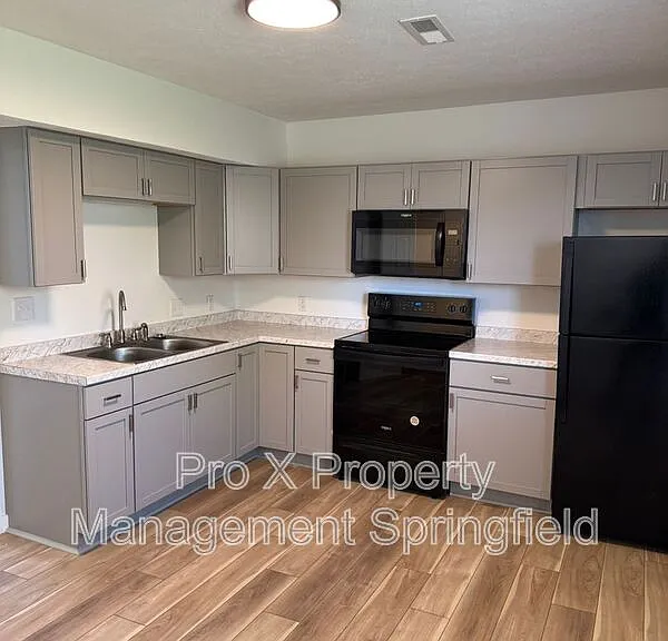 615 E Bain St — Photo 1