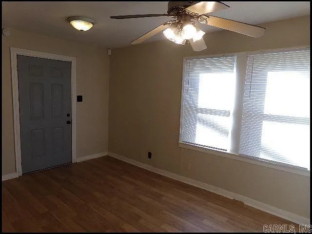 3 bed, 1.0 bath, 1026 sqft, $995 — Photo 2