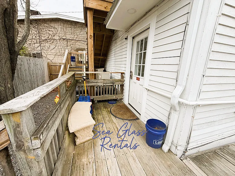 Pleasant St — Photo 20