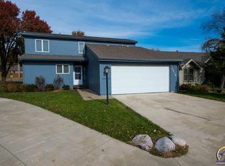 5716 SW Arrowhead Ct, Topeka, KS 66614