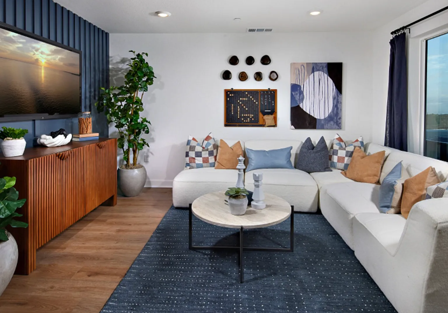 Large new home in desirable South Bay Epoca Master Planned Community — Photo 4