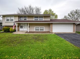 542 Bristol Ln, Elk Grove Village, IL 60007