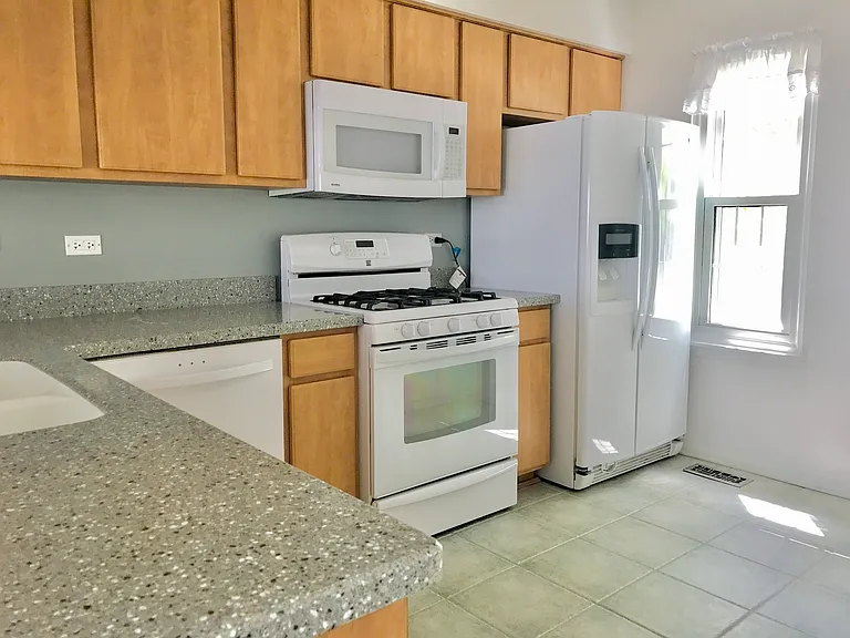 241 Shadybrook Ln — Photo 6