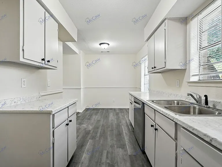 4425 Central Ln — Photo 10