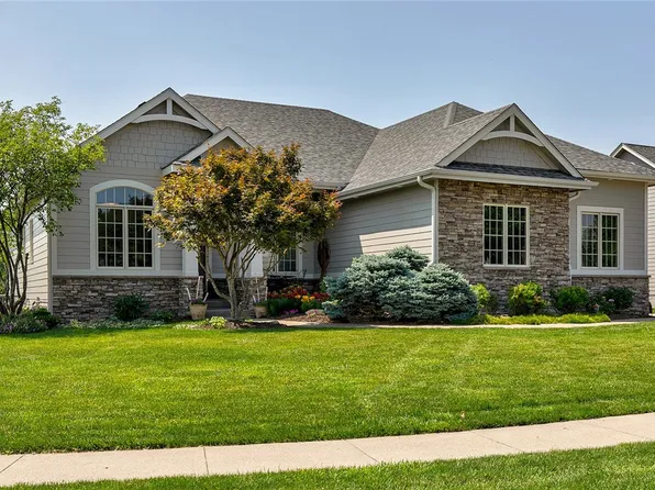 8918 NW 72nd Pl, Johnston, IA 50131