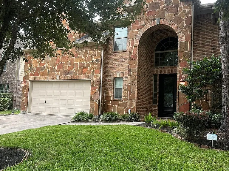 13915 Sawmill Run Ln — Photo 2