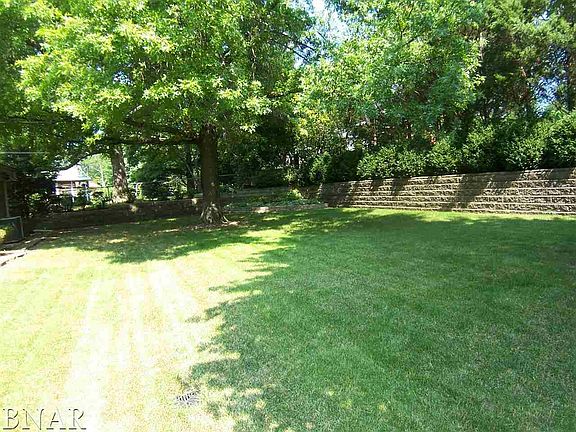 5th image of 220 Fleetwood Dr