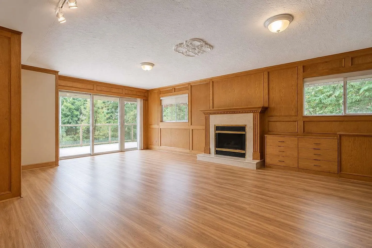 4 bed, 3400 sqft, $6,200 — Photo 2