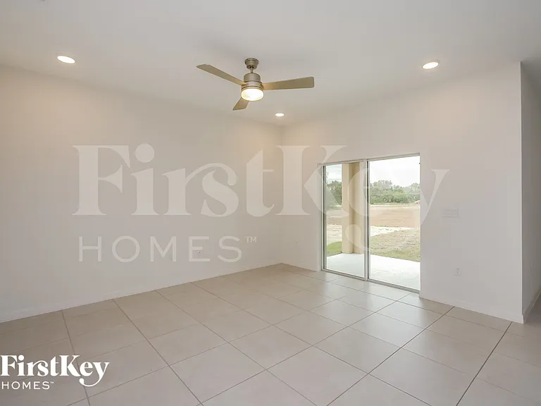 344 Corbel Ln — Photo 2
