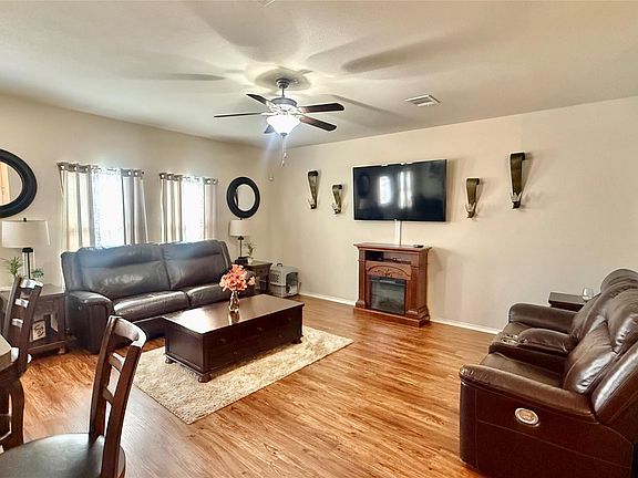 3rd image of 18309 Wind Tree Ln