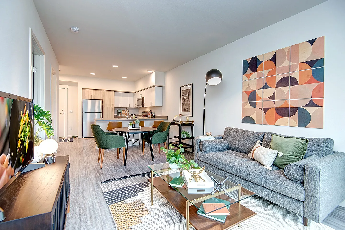 Hazel Apartments — Photo 1