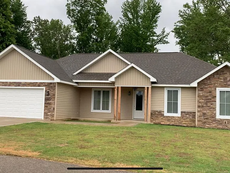 229 Wellington Dr — Photo 1