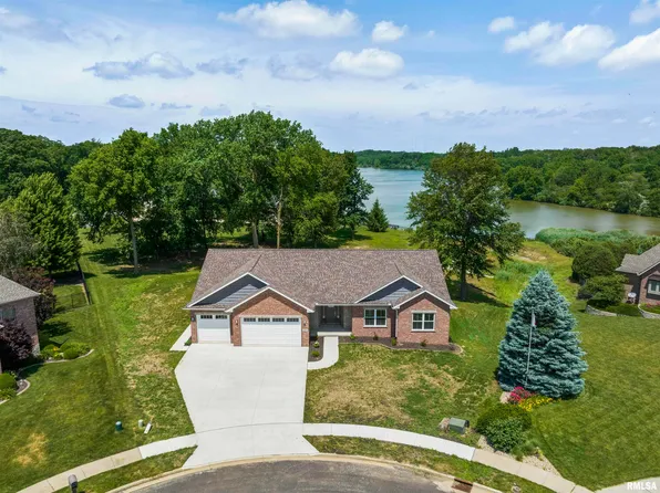 1621 Grandlake Ct, Pekin, IL 61554