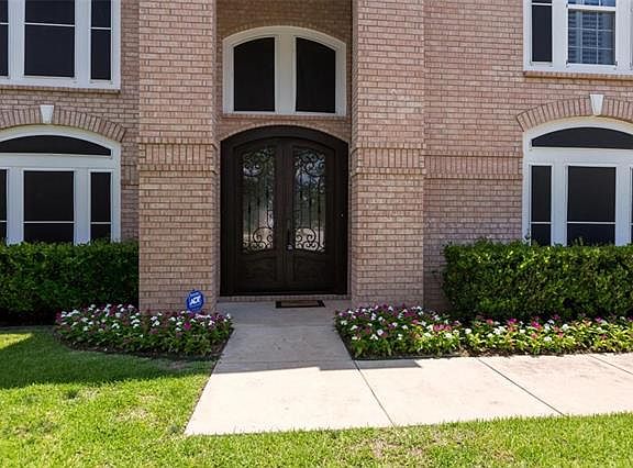 2nd image of 1046 Oak Valley Ct