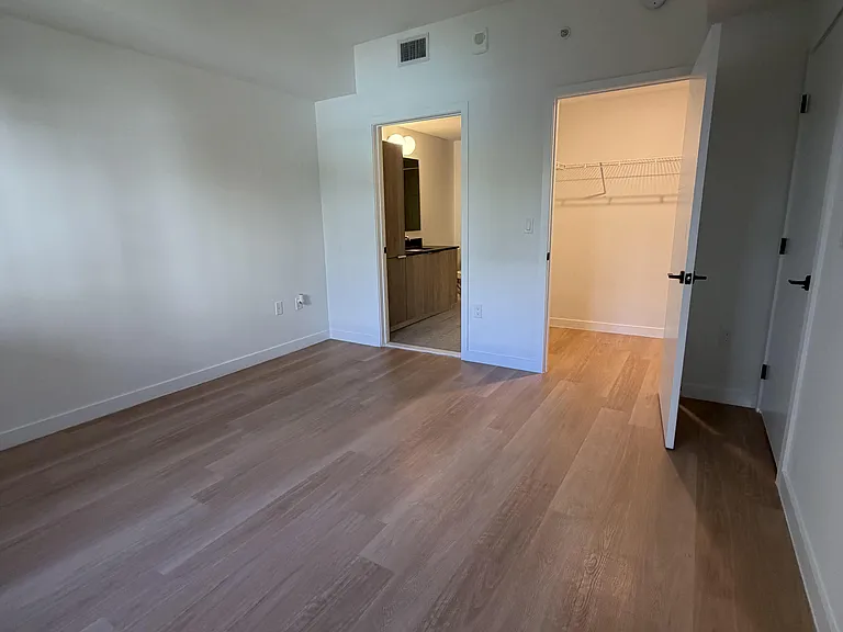 11620 Biscayne Blvd — Photo 6