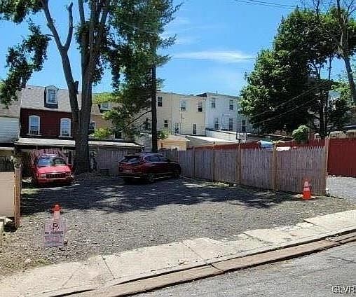 1st image of 390 N Pratt St