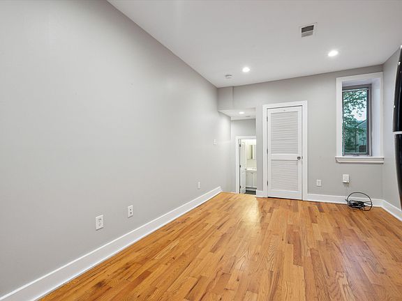 3rd image of 1701 W Jefferson St #2