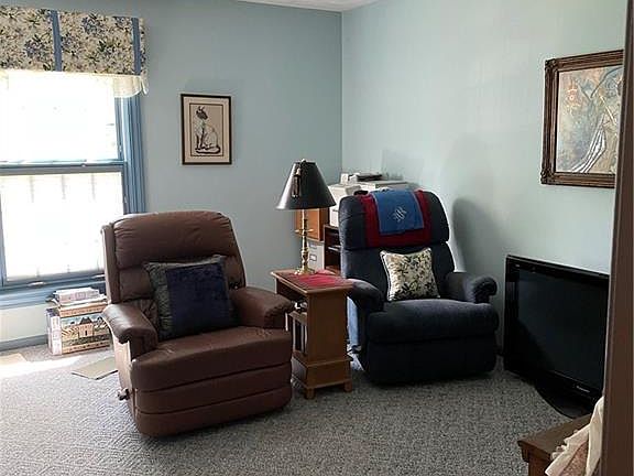 5th image of 7158 Forest Hill Ave
