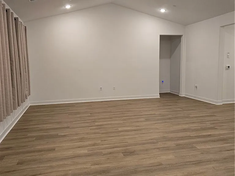 1887 Vincent Dr — Photo 20