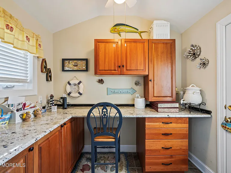 204 Randall Ave — Photo 17