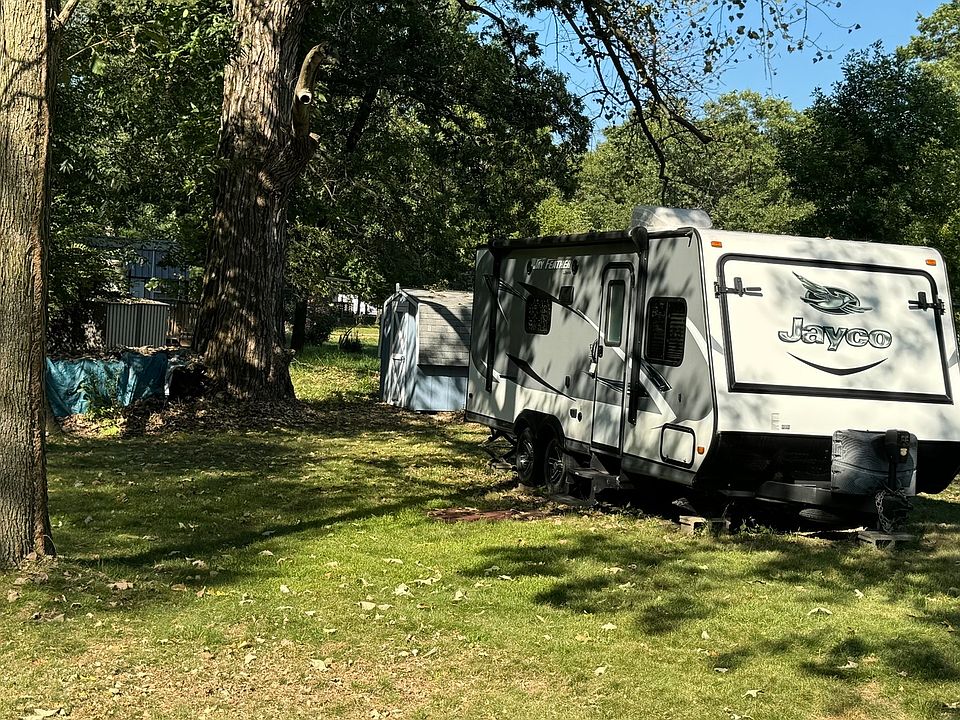 2nd image of 9-128 Woodhaven Lakes