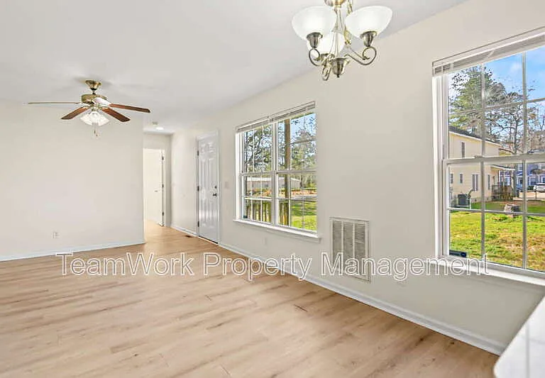 131 Boone St — Photo 7