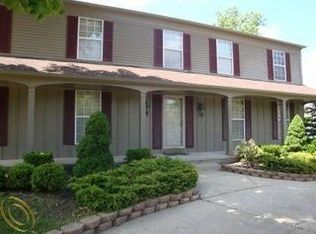 1244 E Horseshoe Ct, Rochester Hills, MI 48306