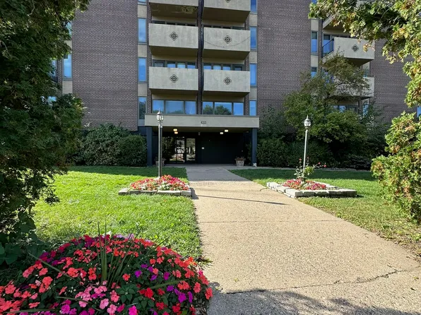 633 Robert St S APT 401, Saint Paul, MN 55107