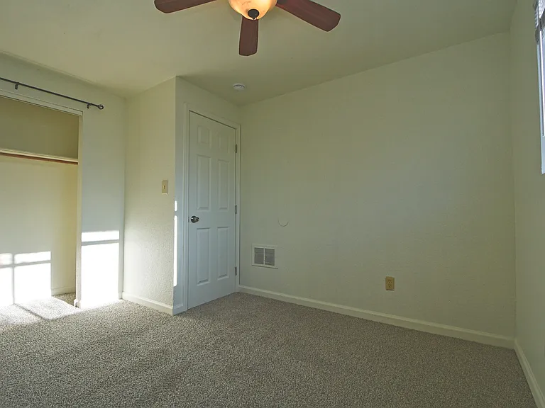 1142 E St — Photo 8