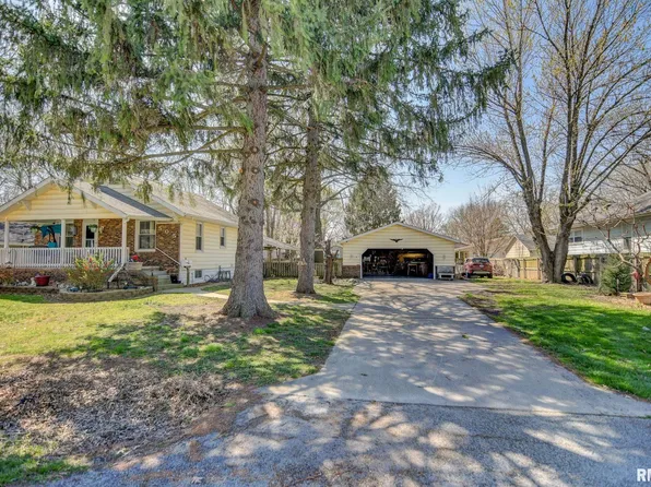 505 N Silver St, Taylorville, IL 62568