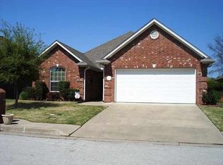 1909 Hollyglen Dr, Tyler, TX 75703