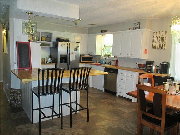 2nd image of 302 S 11th St