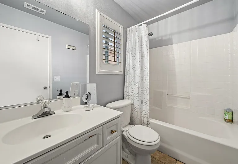 3252 Park Ln #1 — Photo 15