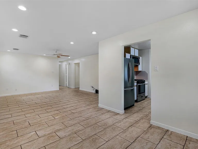 1117 Willersley Ln — Photo 17