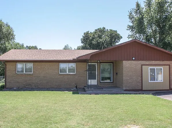 532 W 4th Ave, Saint John, KS 67576