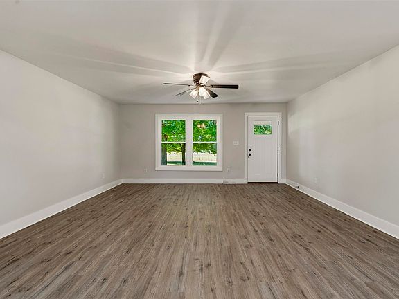 3rd image of 5498 Glen Lily Rd
