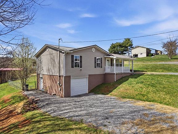 3rd image of 1954 Carroll Rd