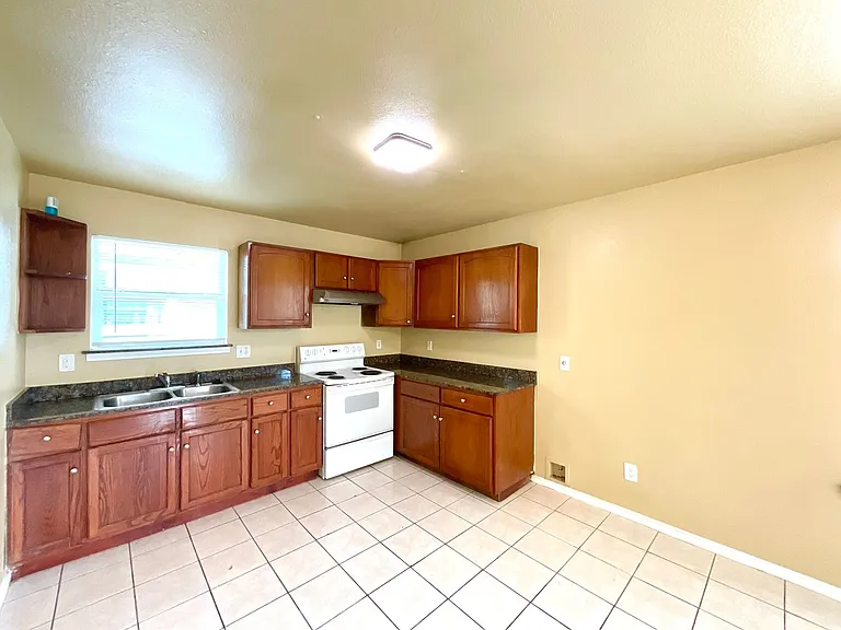 422 Amires Pl — Photo 12