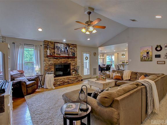 4th image of 35 Oak Brook Dr