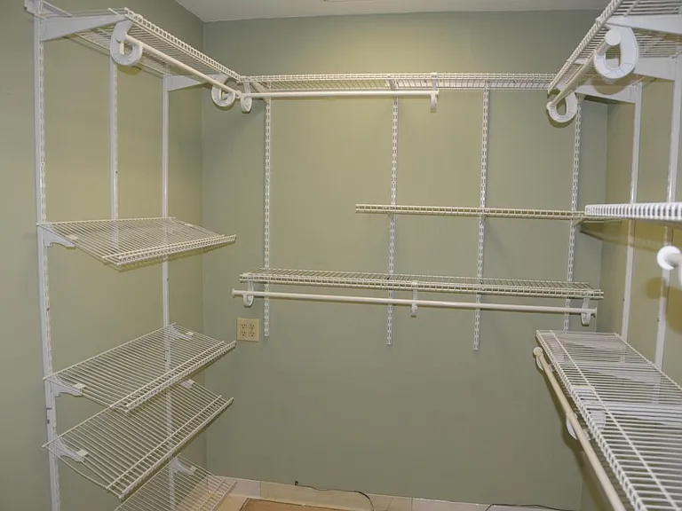 Walk in closet 1